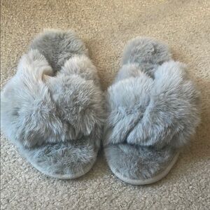 LOFT Cozy Gray Faux Fur Slippers